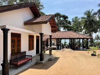 kuda Bay Surf Hostel - 9