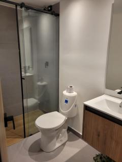 Habitación excelente Ubicacion cerca al simon Bolivar,ViVe claro,Camping - 6