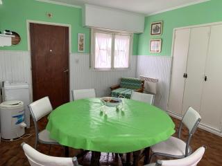 dpto céntrico a 4 cuadras del mar - 1