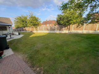 Spacious modern three Bedroom Bungalow ample parking - 2