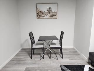 Stylish furnished 2bedroom suite near YYC Airport - 6