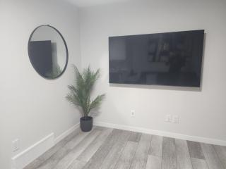 Stylish furnished 2bedroom suite near YYC Airport - 5