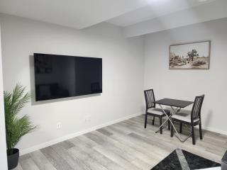 Stylish furnished 2bedroom suite near YYC Airport - 2