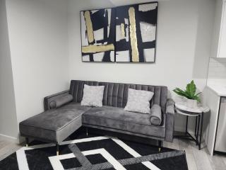Stylish furnished 2bedroom suite near YYC Airport - 0