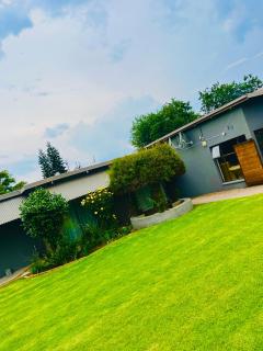 QHAWEKAZI GUEST HOUSe - 1