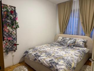 Ellie's Apartments - 1