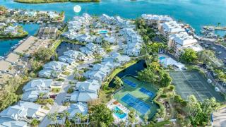 Bayside Escape - 1345 - 9