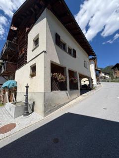 Cozy Alpine Apartment Davos Wiesen - 4