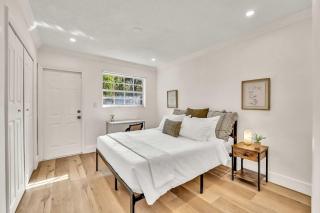 Beautiful 2 BR Apartment - Bright and Spacious - 0