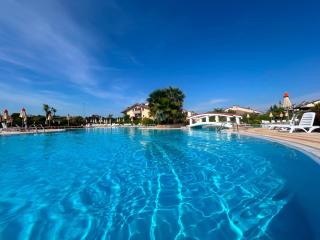 Platino Apartment - Jacuzzi privata, tre Piscine residenziali ed un bar a 200m dal Lago - 8