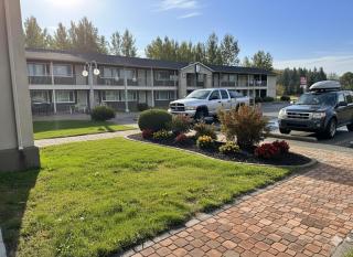 Quesnel Inn - 1