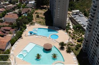 Toma un descanso y relájate mirando el mar - 0