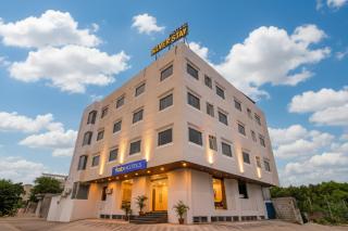 FabHotel Cozzy Stay - Indus land hospital , landscape park & morden school , D- mart - 0
