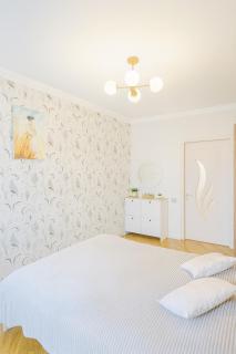 Prime Location 3-Rooms Apartment in Baku - 5