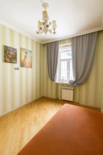 Prime Location 3-Rooms Apartment in Baku - 3