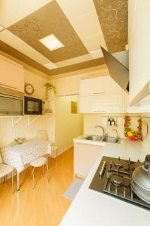 Prime Location 3-Rooms Apartment in Baku - 1