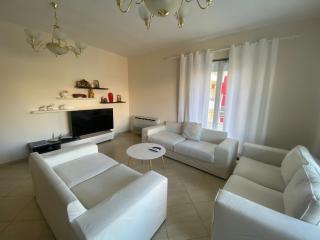 Cozy Apartment with Lake View - 4