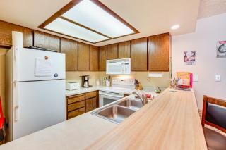 Walk to Giant Steps Ski Lift! Mtn Condo with Hot Tub - 9