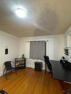 Central Downtown Kitchener Stay - 4