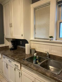 Central Downtown Kitchener Stay - 3