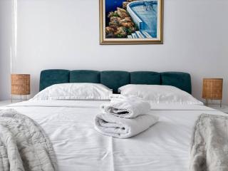 Sunshine Luxury Apartment Private Parking - 2