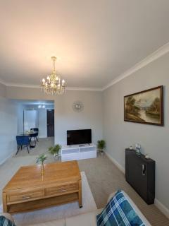 Bright Comfortable 1 Bedroom Flat - 4