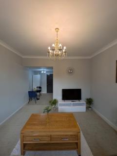 Bright Comfortable 1 Bedroom Flat - 3