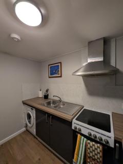 Bright Comfortable 1 Bedroom Flat - 2