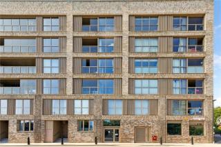 Vibrant Top Floor Apartment Hackney Wick - 1