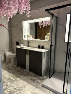 The Underground MOOTEL - 6