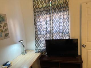 EN SUITE NEXT TO FELLS POINT - 8