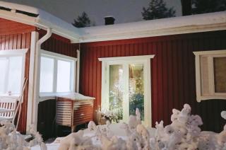 Red wooden house in Rovaniemi - 5