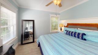 Lazy Days - 1 block to the Beach Private Pool - 5