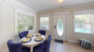 Lazy Days - 1 block to the Beach Private Pool - 4