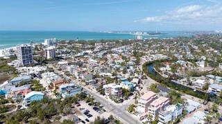 Siesta Beachfront Paradise - Infinity Pool & Spa - 9