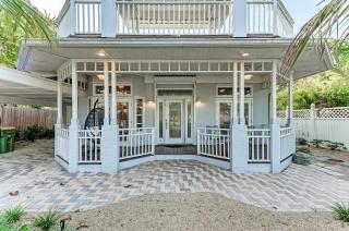 Cottage on Lido Key - One block to Beach Pool - 0