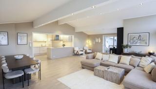 Modern home with incredible panoramic views - 2