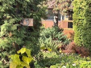 Entire floor in a Spacious bungalow ensuite close to beach and train - 7