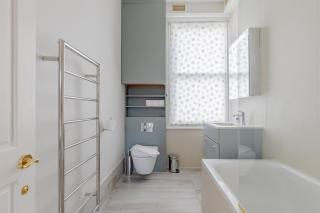 Impeccably Designed 5BD Family Home in West London - 1