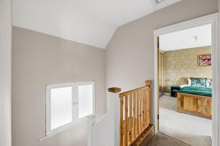 Meadow House with Driveway Parking, Spacious Garden, Fast Wifi and Smart TVs by Yoko Property - 1