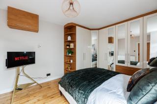 Meadow House with Driveway Parking, Spacious Garden, Fast Wifi and Smart TVs by Yoko Property - 8