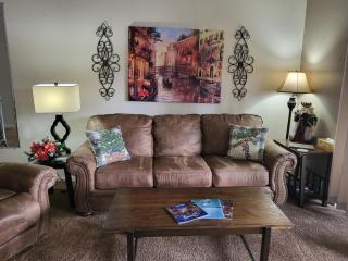 Swan's Couples Getaway Condo - 9