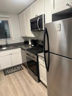 Hollywood Apartment FREE Parking & Pool Close to Studios Universal - 1