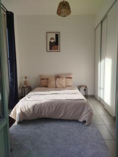 Charmant appart avec balcon donnant sur place de la mairie - 2