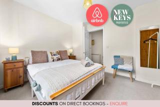 The Singing Canary | Tourist | Vacation - 2