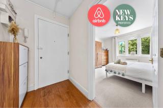 The Singing Canary | Tourist | Vacation - 1