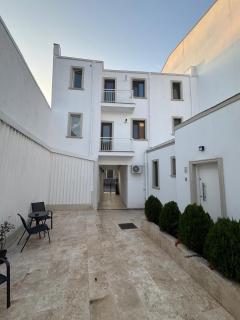 Velaris Downtown Retreat - 9