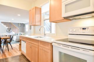 Commercial St Private Patio Dog Welcome - 8