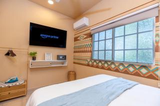 5min to Beach & Downtown, High-Speed WiFi, Laundry Service, PetsOK - 9