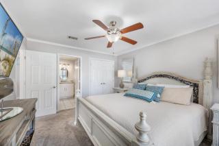 Emerald Escape-Crystal Beach-Private Pool-GolfCart - 1